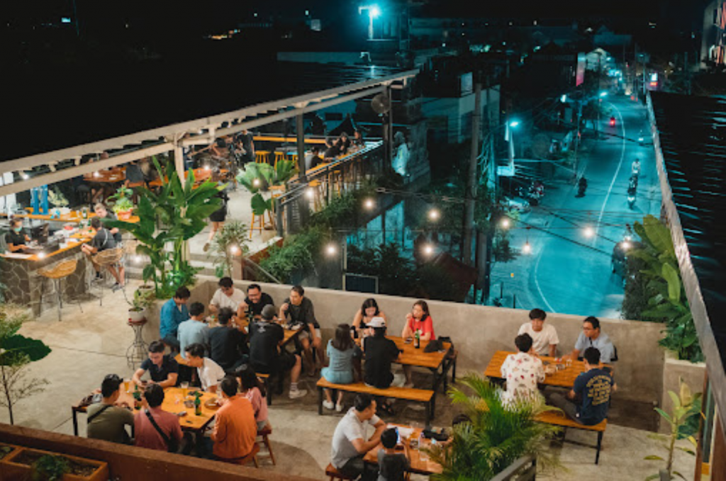 Hooga Rooftop Bar Kerobokan